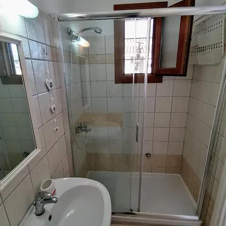 Apartmán Agapi Acharavi A 50m De La Mer, 400m Du Centre *