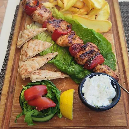 Agapi Acharavi à 50m De La Mer, 400m Du Centre *